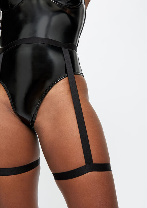 Bondage Bunny Luxe image number 4.0